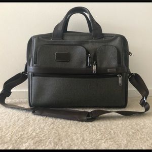 Tumi Alpha 2 bravo large laptop bag. NWT